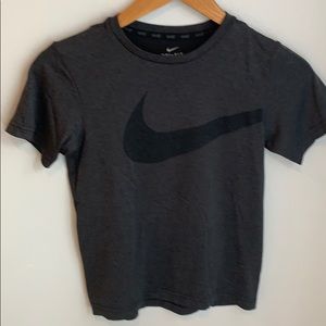 Boys Nike dry fit t